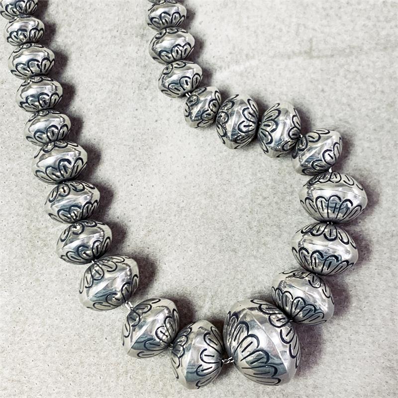 Vintage Navajo Pearls Bead Necklace In Sterling Silver With Stampwork 